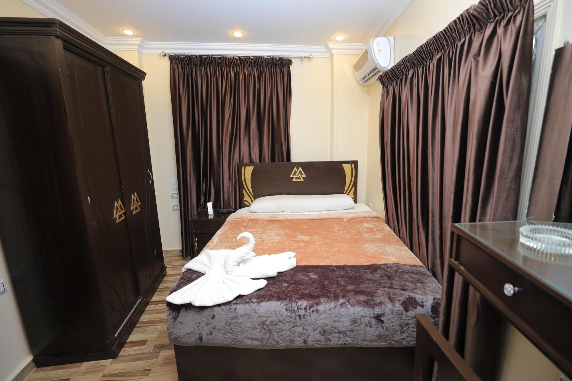 Magic Pyramids Hotel 3*