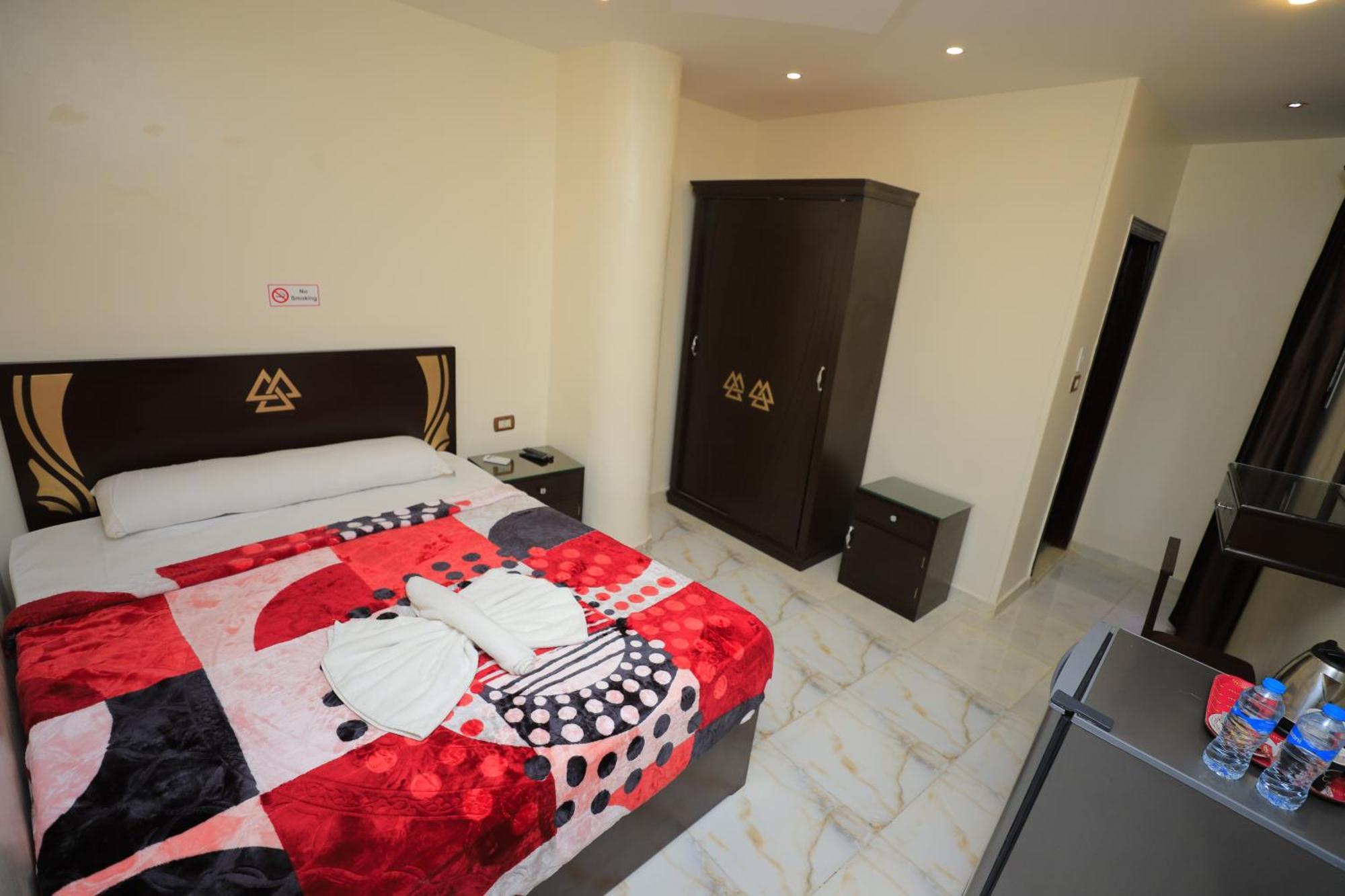 Magic Pyramids Hotel 3*