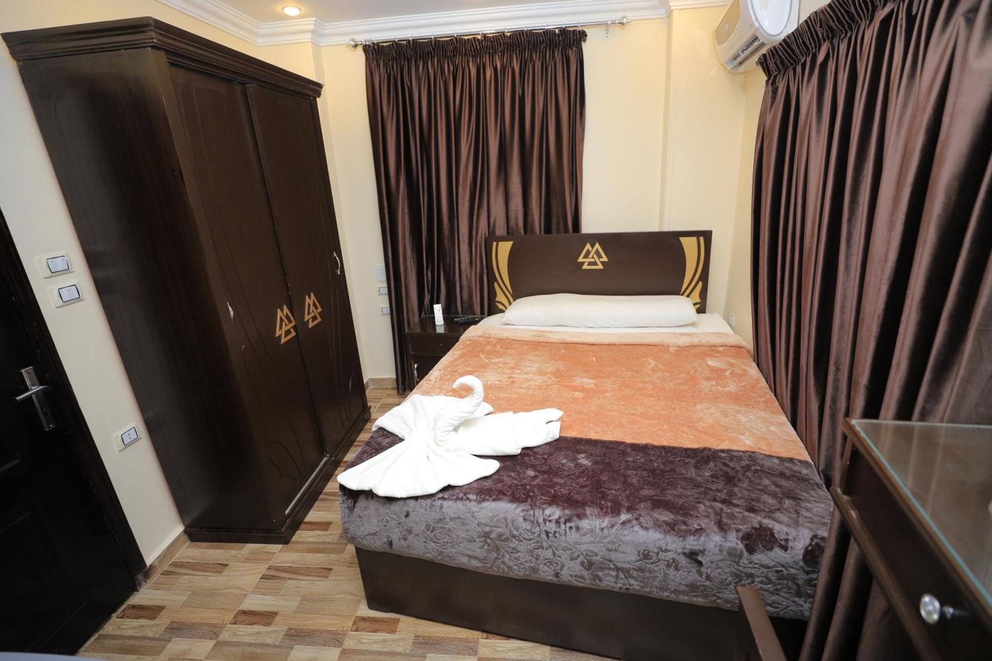 Hotel Magic Pyramids